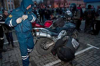 В Калининграде пьяный байкер пытался убежать от полицейских по крышам гаражей