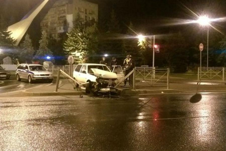 Ночью на Советском проспекте разбился «Фольксваген» (фото)