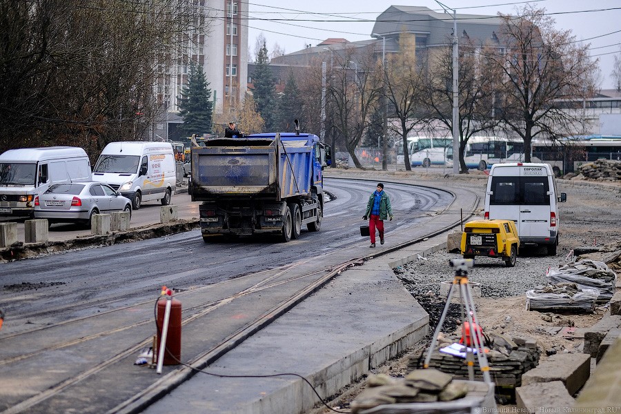 Временная брусчатка: как Киевскую готовят к техническому открытию движения (фото)