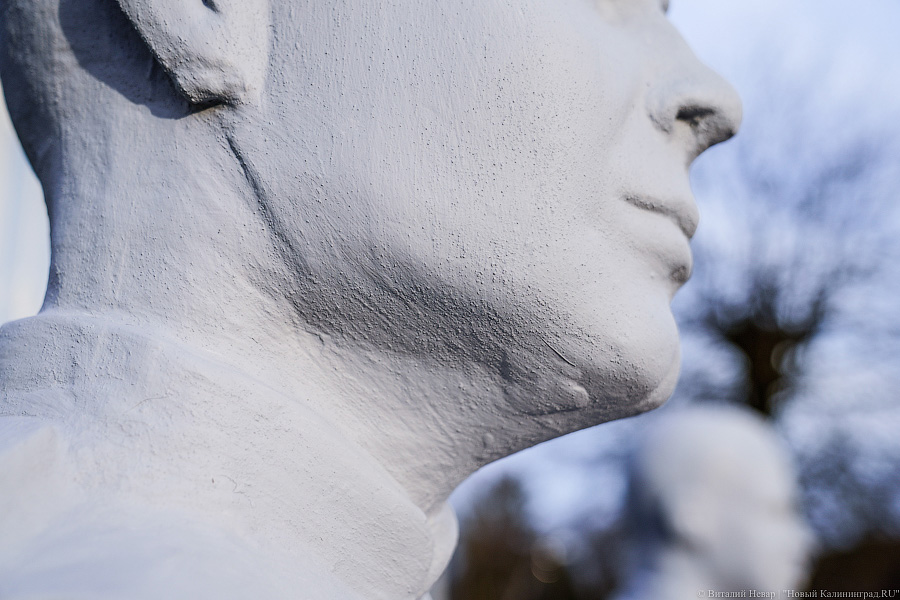 В Чкаловск вернули бюсты лётчиков после реставрации. Вот как они теперь выглядят