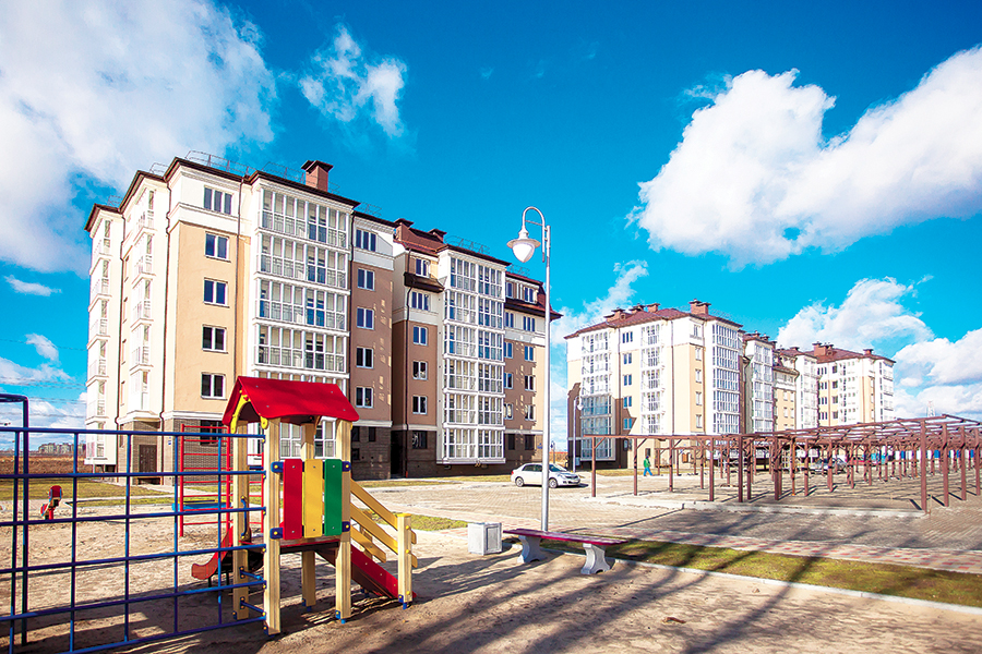 В жилом комплексе «Город мастеров» люди празднуют новоселье