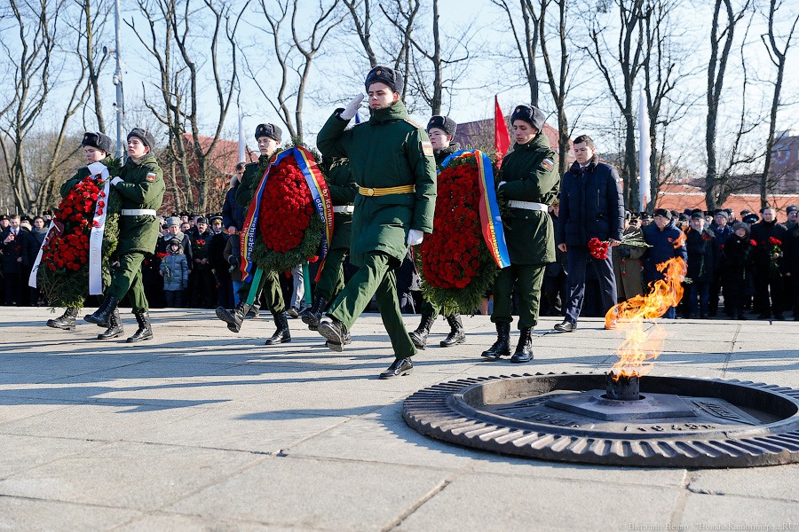 Холодное утро 23-го: в Калининграде почтили память воинов-героев