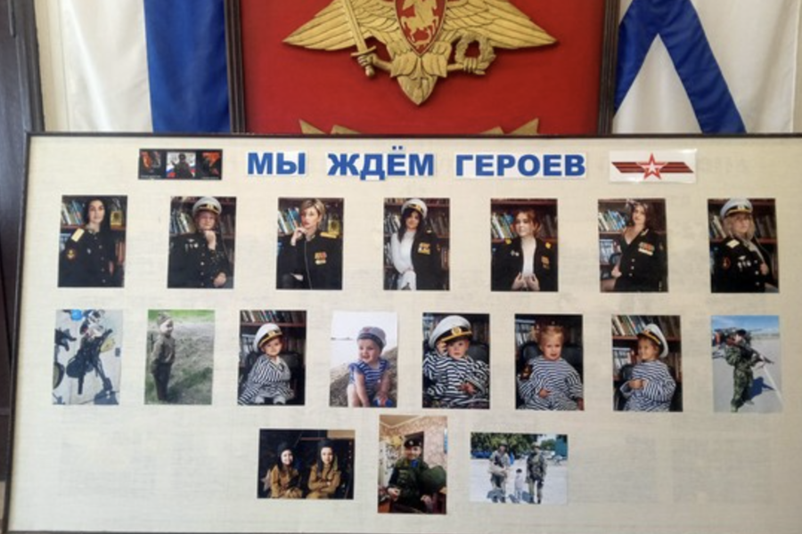 В Балтийске открыли выставку, посвященную родственникам участников спецоперации (фото)