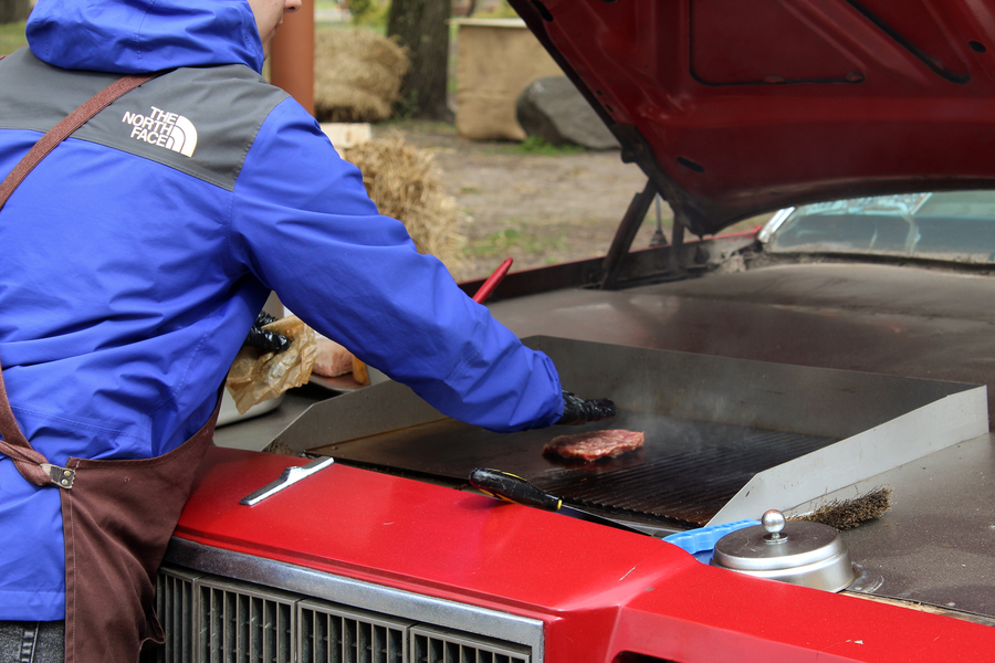 Ярмарка для метеоустойчивых: как прошло открытие гастрофестиваля на острове Канта (фото)