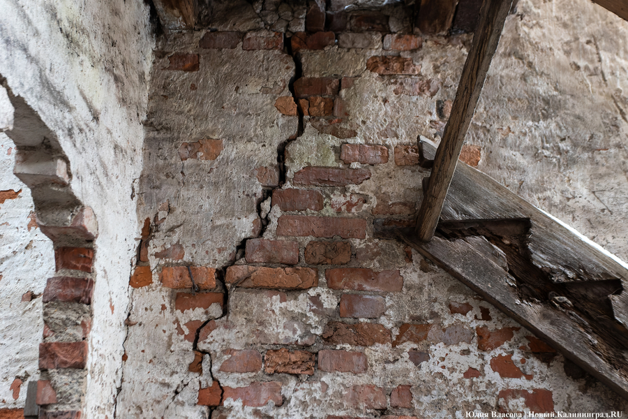 После 30 лет разрушений: в Железнодорожном готовятся к восстановлению фахверковых складов (фото)