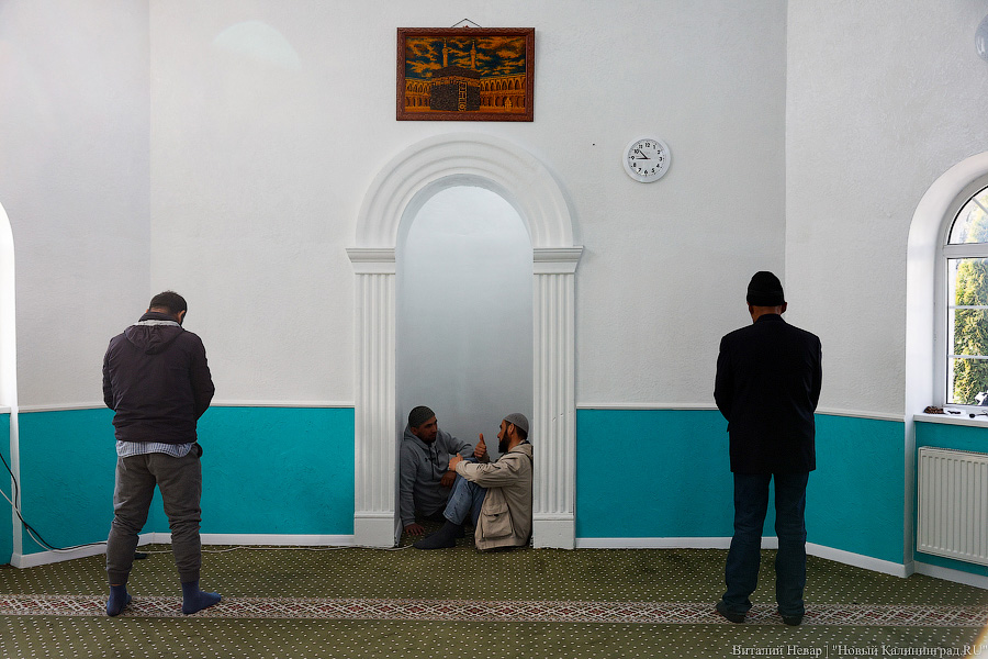 Сотни мусульман совершили под Калининградом молитву в честь Ураза-Байрам (фото)