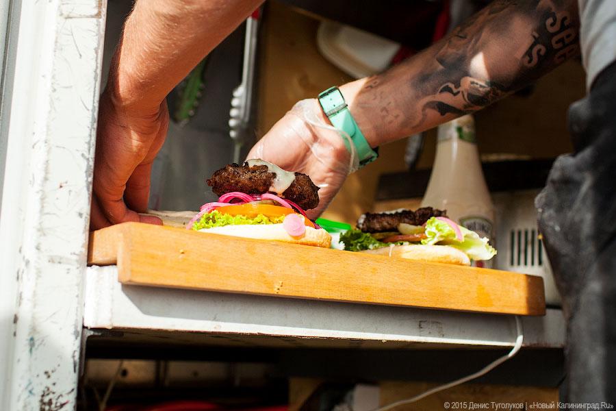 Хлеб насущный: как прошел маркет бургеров в Музее Мирового океана