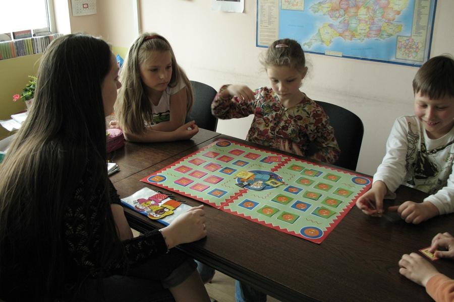 Английский клуб «Clock Tower» поздравляет школьников 