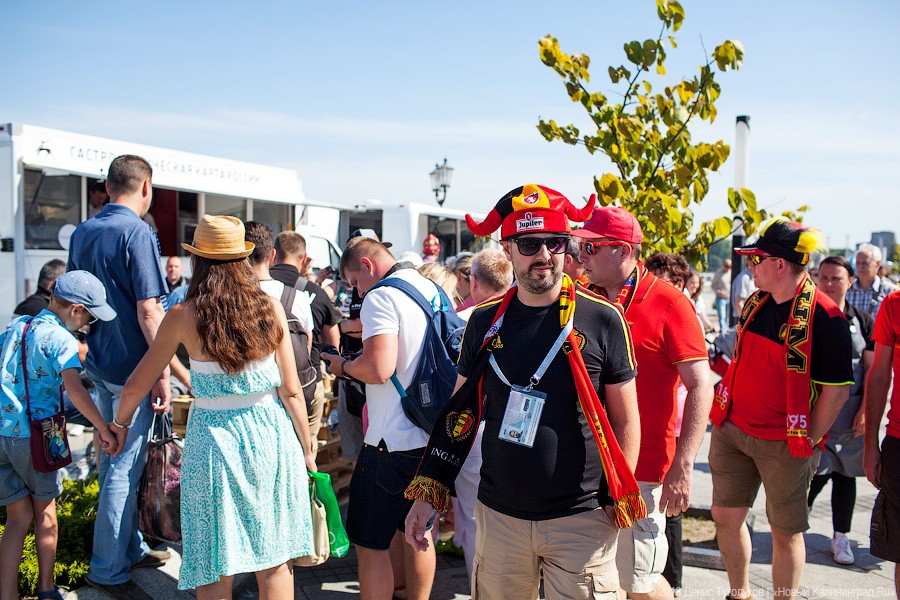 Клопс на колёсах: как прошёл фестиваль фудтраков на Верхнем озере  