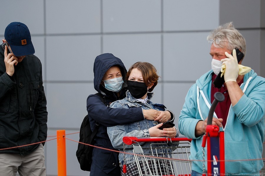 Вход в масках и перчатках: в регионе заработали непродовольственные магазины (фото)