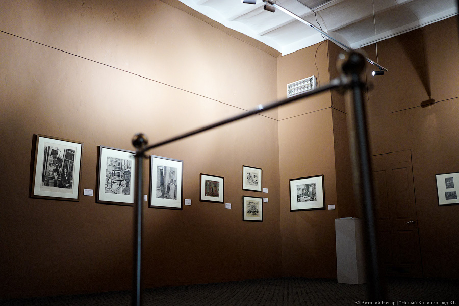 «Сцены частной жизни»: в Музее искусств открылась выставка графики из Третьяковки (фото)