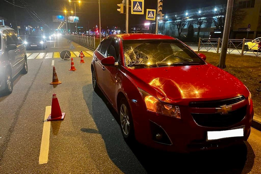 На Московском проспекте «Шевроле» сбил пешехода на светофоре (фото ...