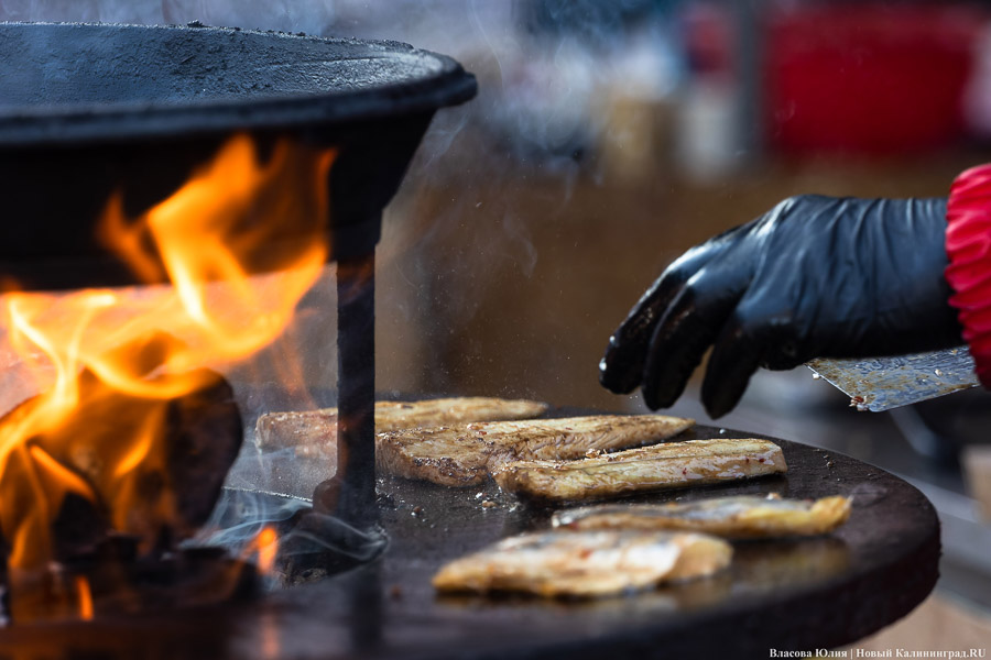 А-ля Новый год: в Зеленоградске «Фиштивалем» в апреле открыли курортный сезон (фото)