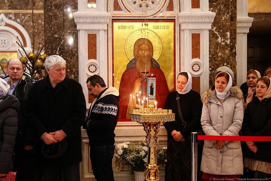 Калининград храм христа спасителя литургия. Кафедральный собор христа спасителя калининград внутри. Служба в храме христа спасителя в калининграде. Кафедральный собор христа спасителя калининград. Служба в храме христа спасителя в калининграде.