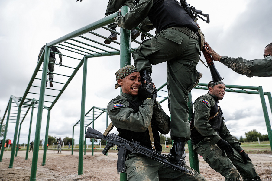 Чей морпех круче всех: фоторепортаж с конкурса «Полоса препятствий»