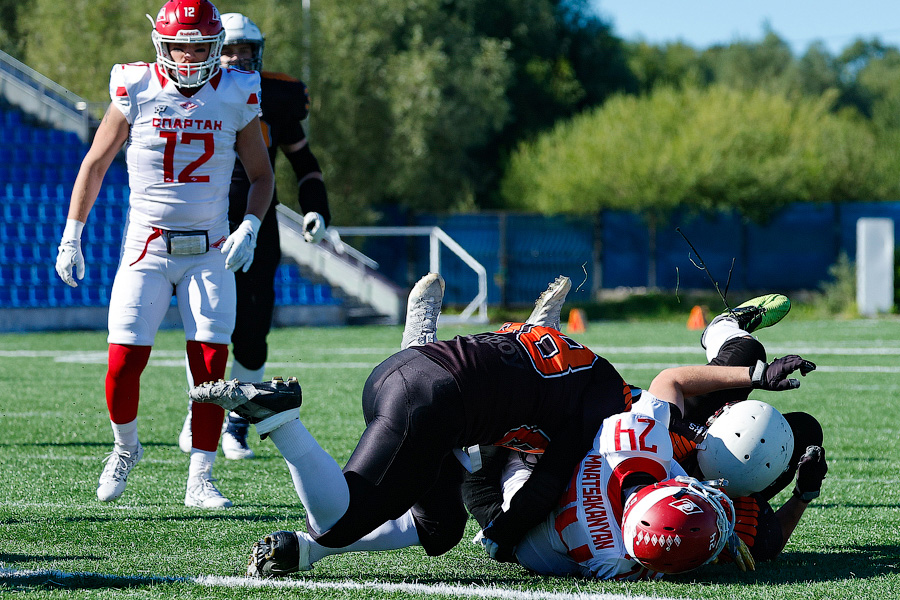 Пролёт «Ястребов»: как в Калининграде сыграли в американский футбол (фото)
