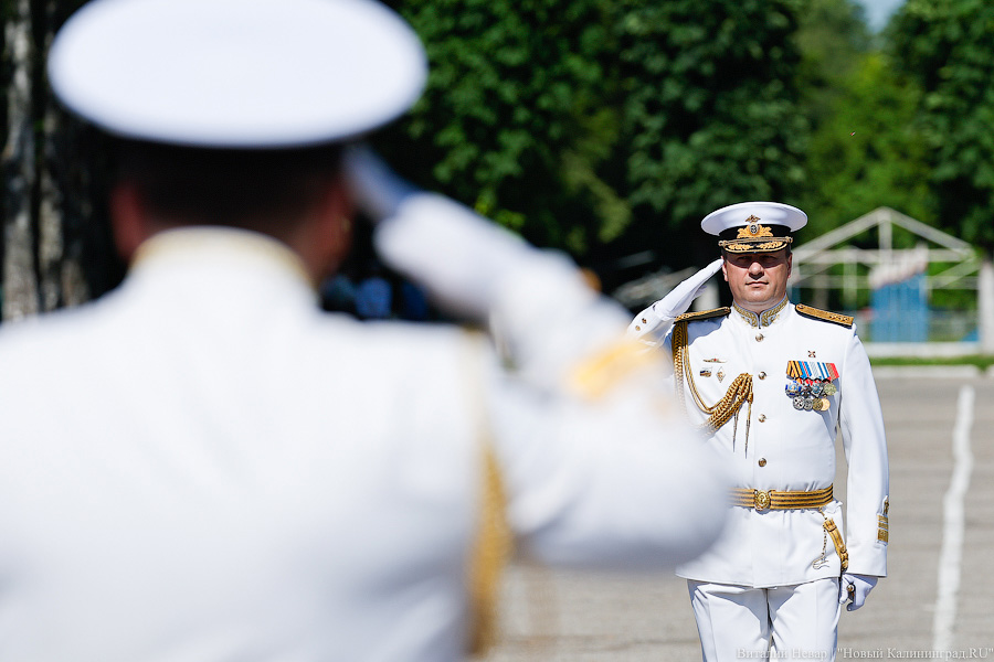 Погоны, кортики и женщины-офицеры: как прошел выпуск в БВМИ (фото)