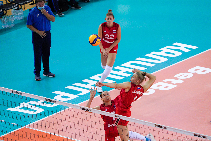 Сборная и 3 сильнейших клуба: волейбольный турнир на Кубок губернатора в «Янтарном»