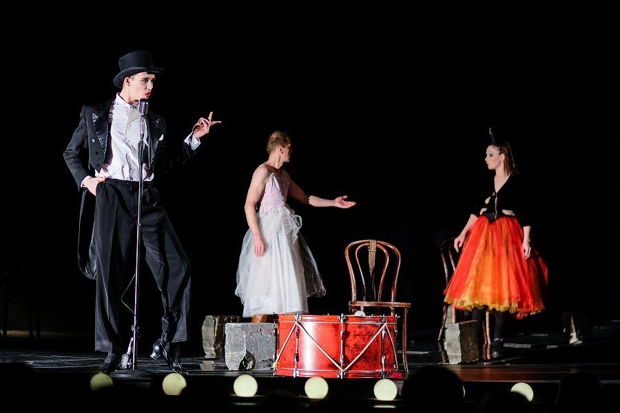 Живых больше нет: «Балтийские сезоны» завершились антивоенным спектаклем (фото)