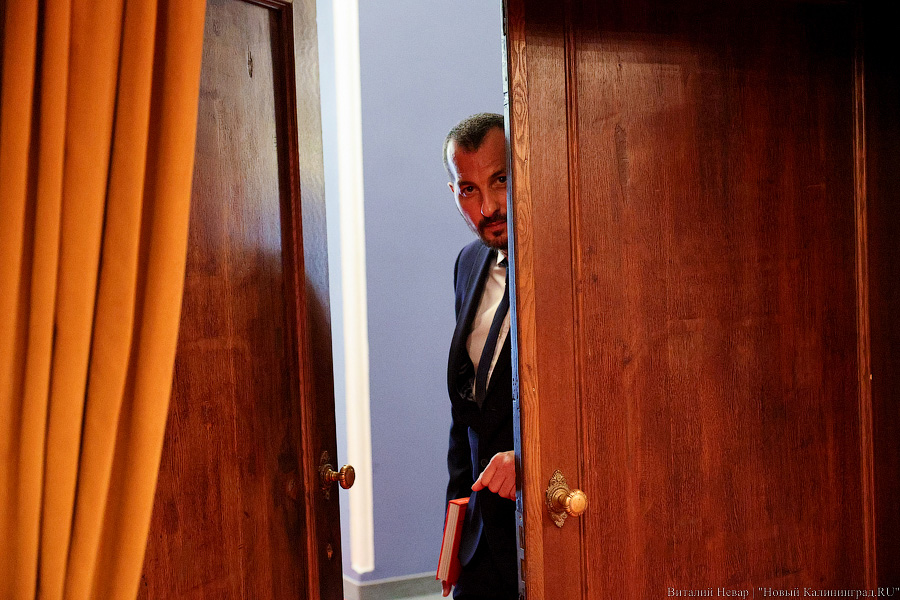 Оркестр, хор и караул: Антон Алиханов снова стал губернатором (фото)