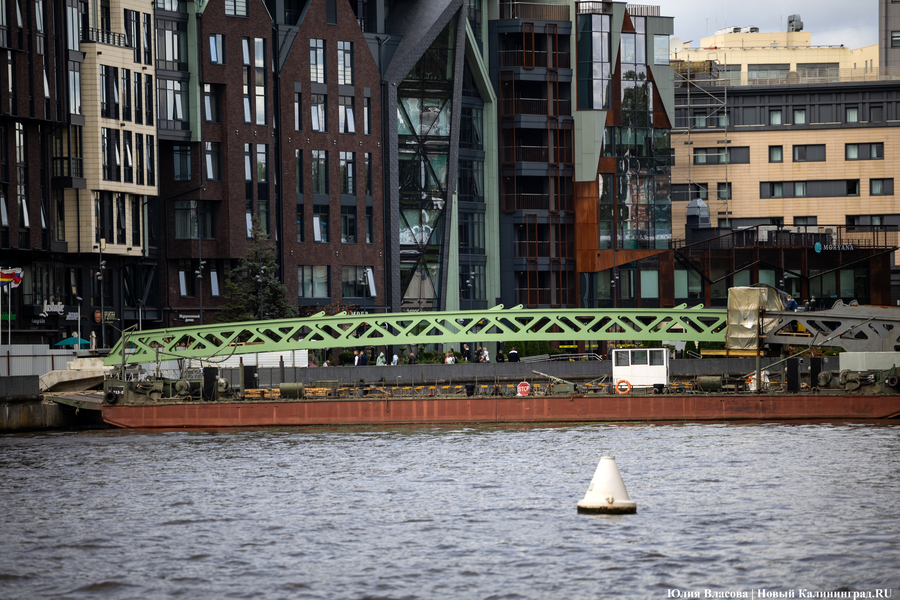 От «Юности» до Канта: в Калининграде монтируют арочный пролёт Философского моста (фото)