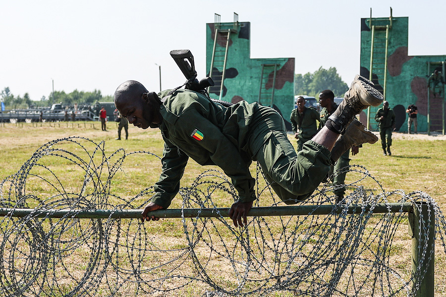И Гвинея тоже: на конкурс в Хмелевку «высадился» десант из дружественных стран (фото)