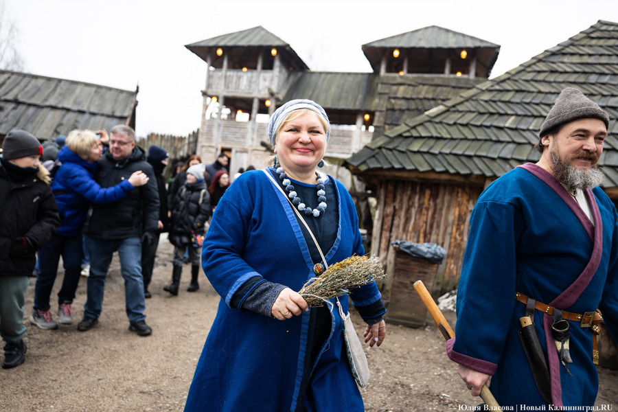Блины, пляски и огонь: как отпраздновали Масленицу в поселении викингов «Кауп»