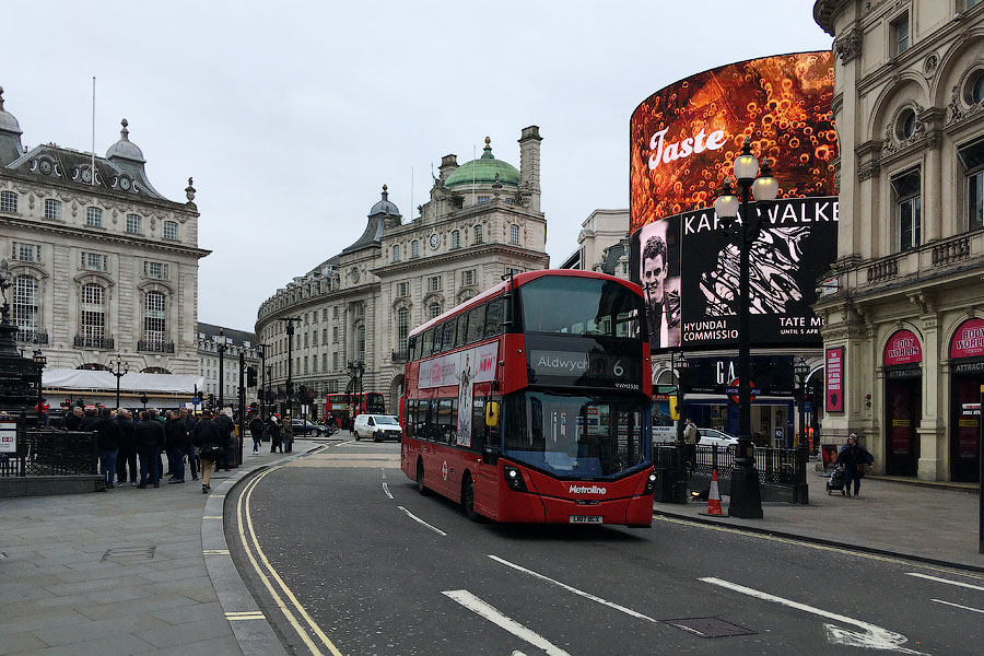 Великобритания решила не приглашать российскую делегацию на похороны Елизаветы II