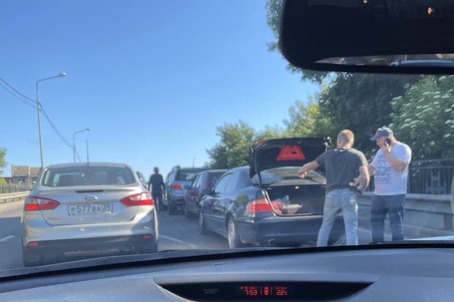 Движение по Аллее Смелых сильно затруднено из-за тройного ДТП (фото)