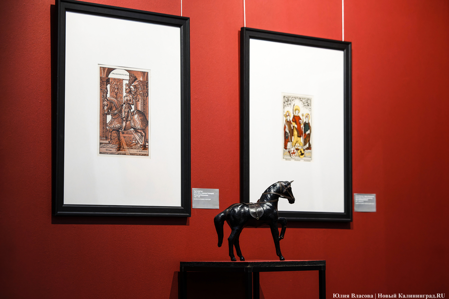 Вселенная смыслов и эмоций: в Музее искусств открылась выставка «Космос красного» (фото)