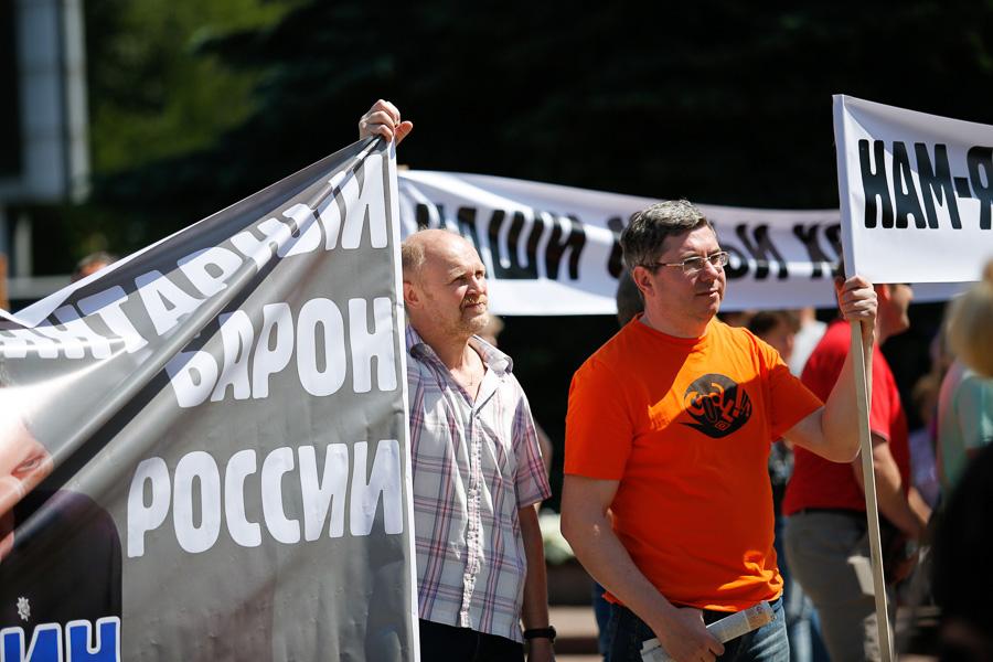 Между ямой и Китаем: как «янтарщики» на площади Василевского митинговали