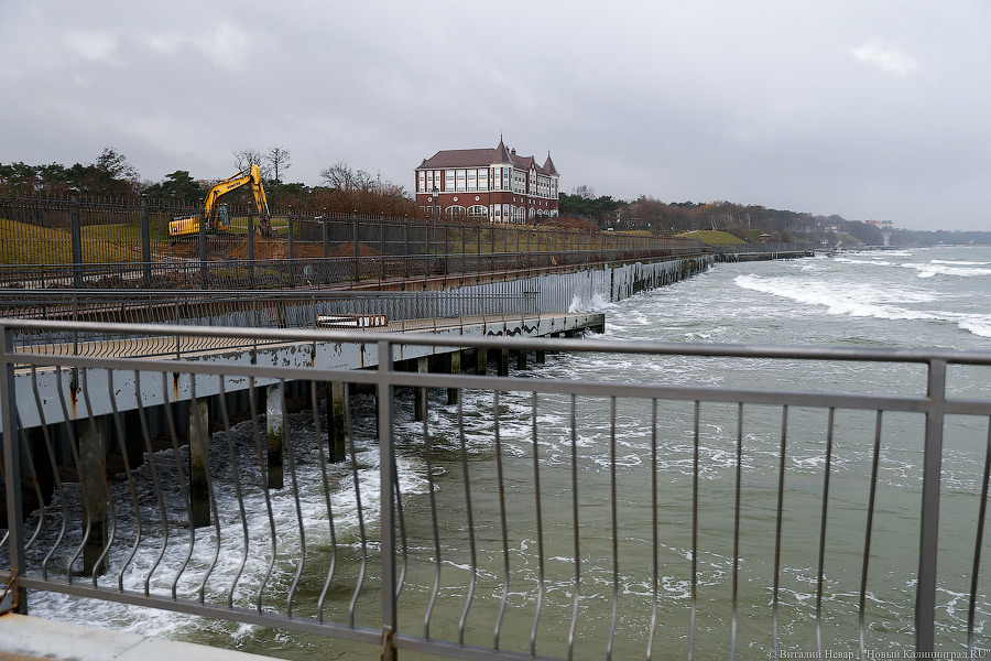 Резиденция на краю: берег в Пионерском рушится в море