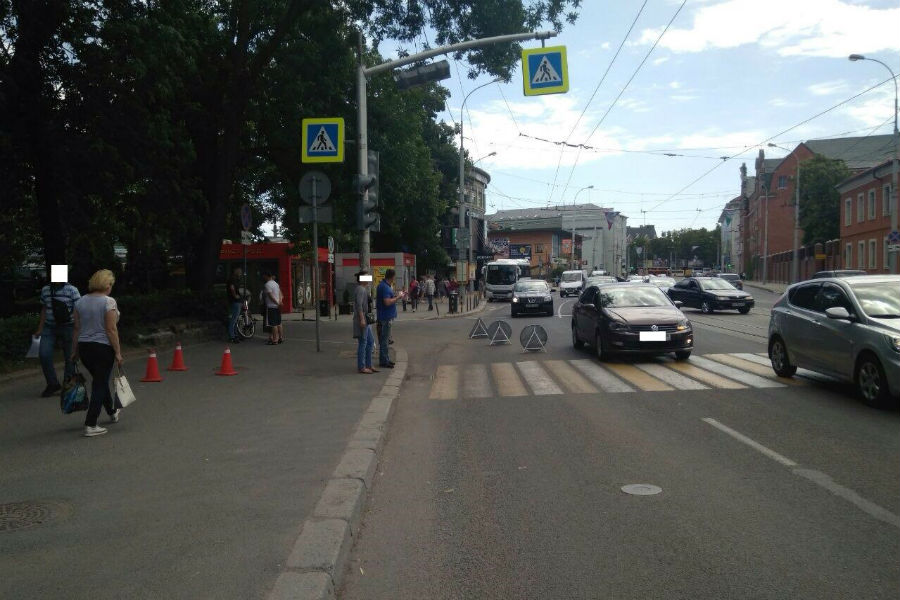 В Калининграде школьница получила травмы после того, как на нее упал велосипедист