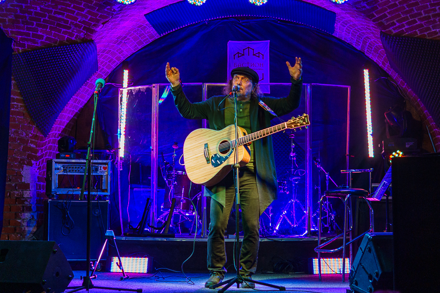 «Нам нужен просто светлый день»: как прошёл концерт Башакова в Калининграде