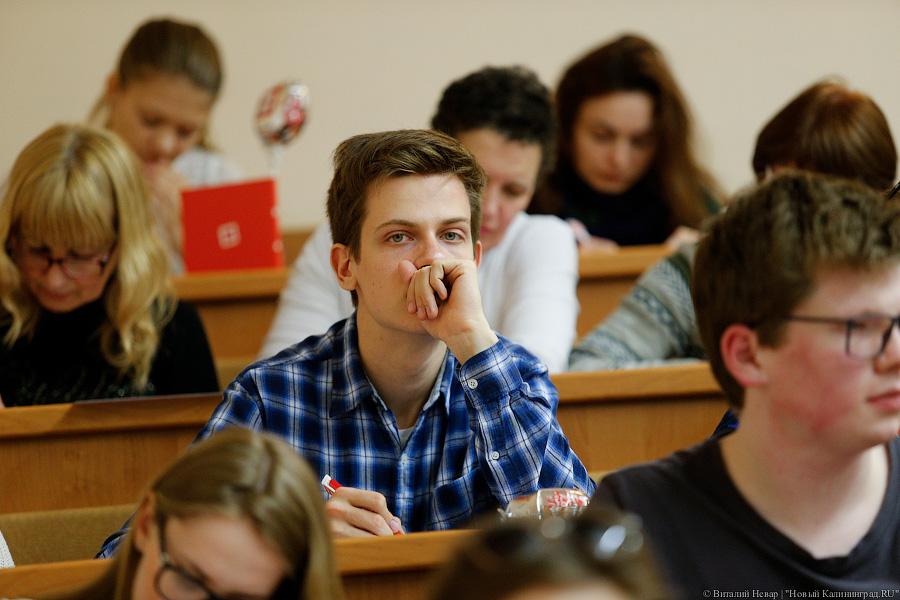 «Каждый пишет, как он слышит»: в Калининграде завершился «Тотальный диктант»