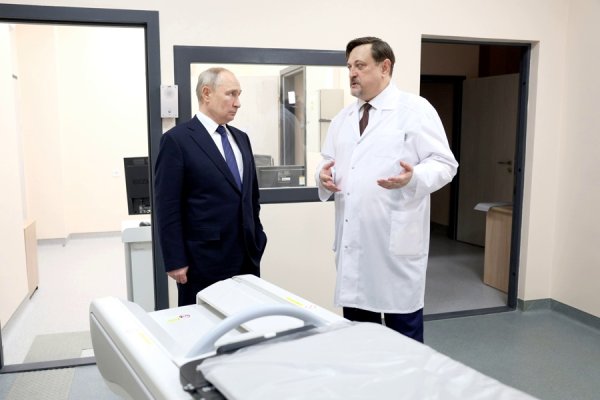 Квартал такой современный: Путин посетил онкоцентр в Калининграде (фото)