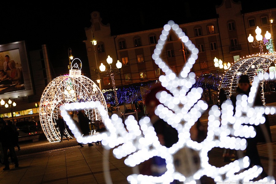 Открути оленю ушко: центр Калининграда украсили к Новому году (фото)