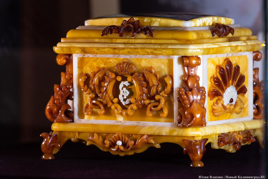 «Денег не было, работы шли»: как воссоздавали Янтарную комнату (фото)