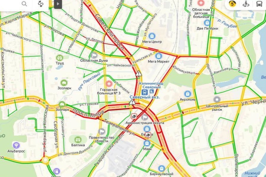 На площади Победы отключили светофоры, движение крайне затруднено