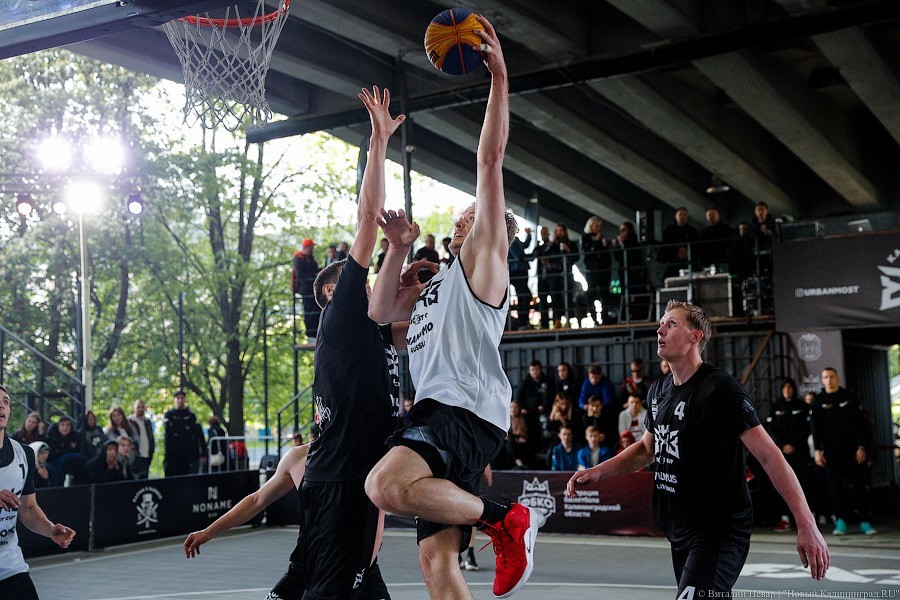 Слэмданк под мостом: в Калининграде прошел статусный турнир по стритболу (фото)