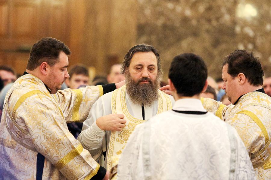 Рождество Христово: богослужение в Храме Христа Спасителя (фото)