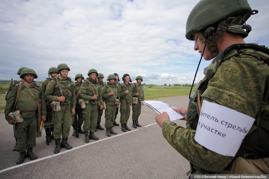Полвека с морпехами: праздничные показательные выступления призывников 
