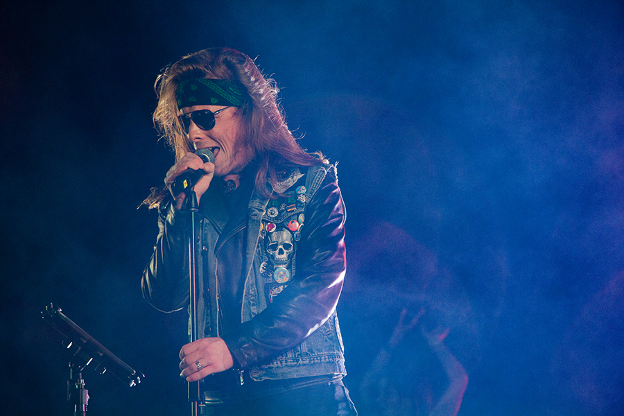 Марафон мировых хитов: в Калининграде прошёл рок-фестиваль с трибьют-шоу (фото)