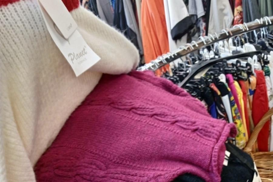 В центре Калининграда арестовали партию женской одежды