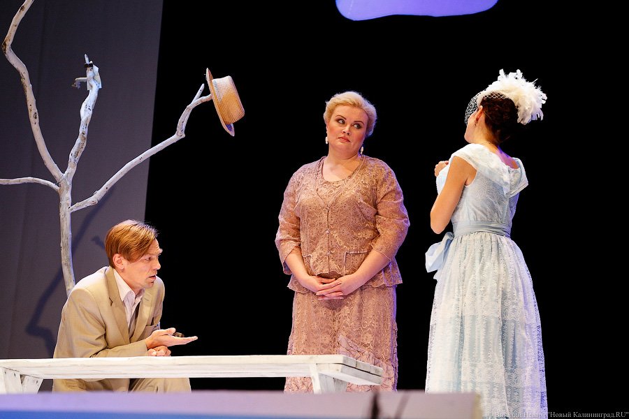 Попались на удочку: как прошла премьера спектакля «Рыбалка с Чеховым»