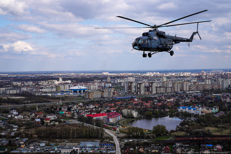 Под винтом вертолёта о чем-то поёт: воздушный парад глазами участника (фото)