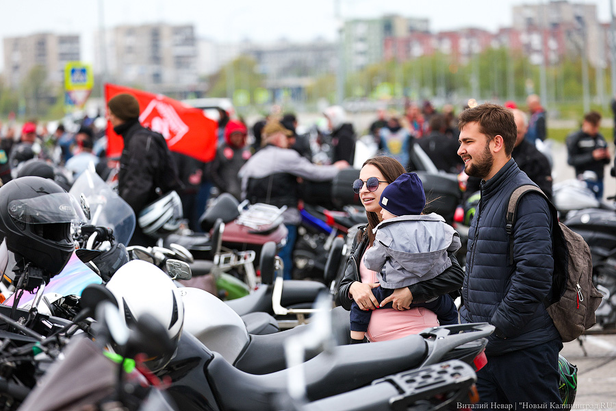 Дреды, шлемы и усы: в Калининграде официально стартовал мотосезон (фото)