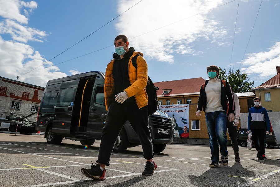 Масочный призыв: Балтфлот отправил первую команду новобранцев в воинские части