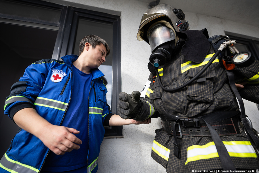 За три минуты на 25-й этаж: у пожарных прошли соревнование по скоростному подъёму (фото)