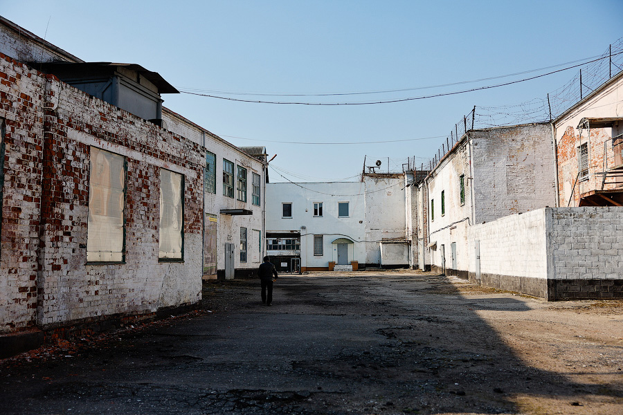 Домик из волчьих черепов: колония в замке Тапиау глазами бывшего политзаключённого (фото)